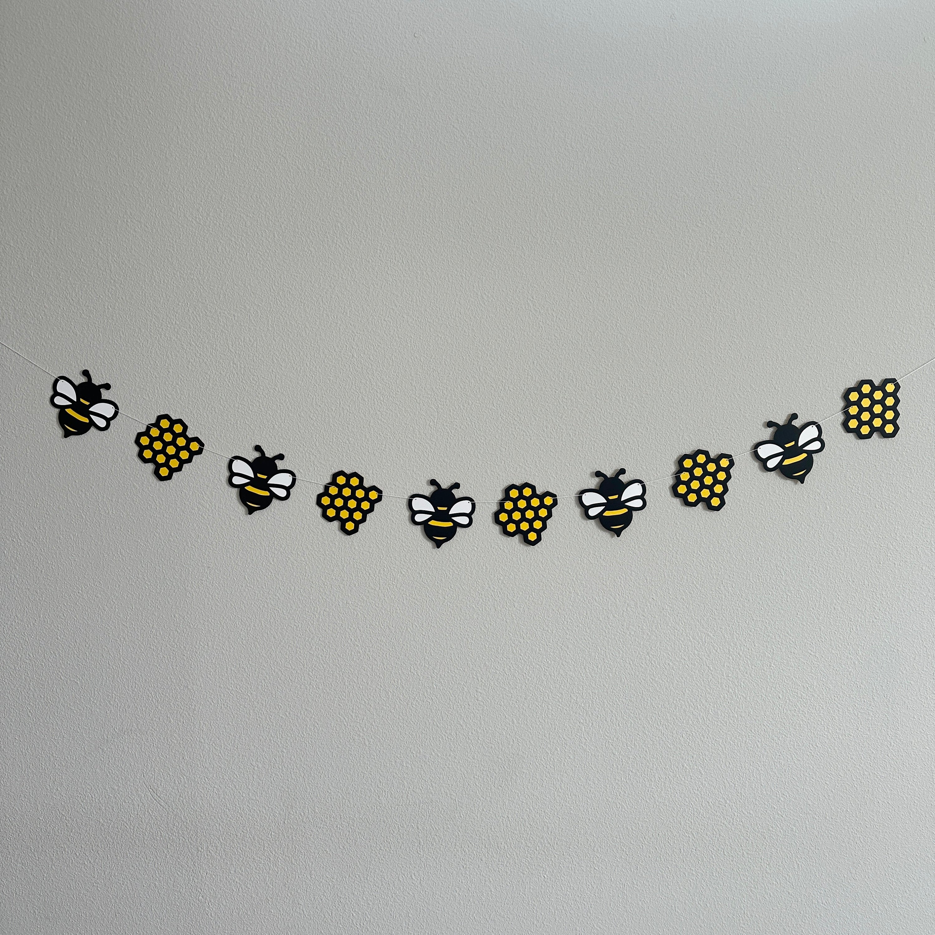 Bee Banner, Bee Garland, Bee Birthday, Bee Decoration, Summer Banner, Bee Birthday Theme, Happy Beethday, Bumble Bee Birthday, Bumble Bee